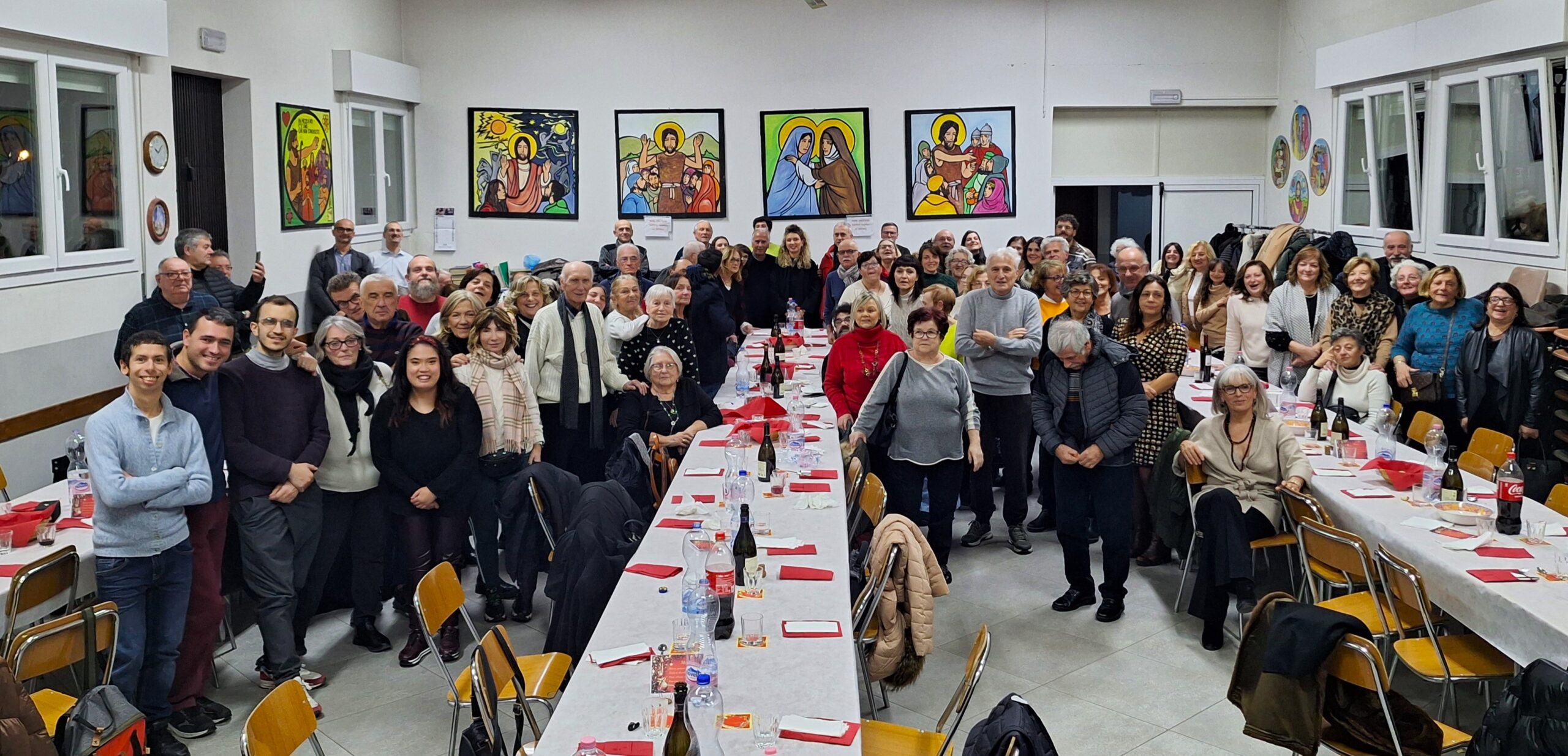 Foto di gruppo di Soci, Volontari e amici di Porta Aperta Carpi